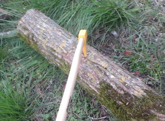 Hand pliers vs Sapie for wood handling